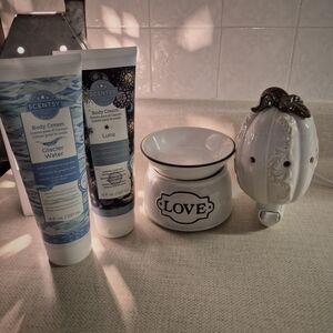 Scentsy Body Cream and Warmer Set